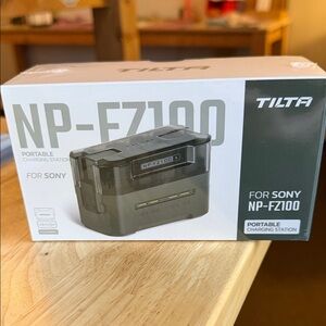 TILT NP-FZ100 Portable Charging Station - Black NIB